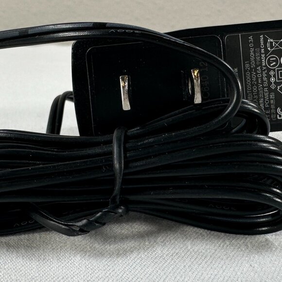 TP-Link TL-SG108 8-Port Gigabit Plug & Play Desktop Switch 10/100/1000Mbp Switch - Picture 14 of 16